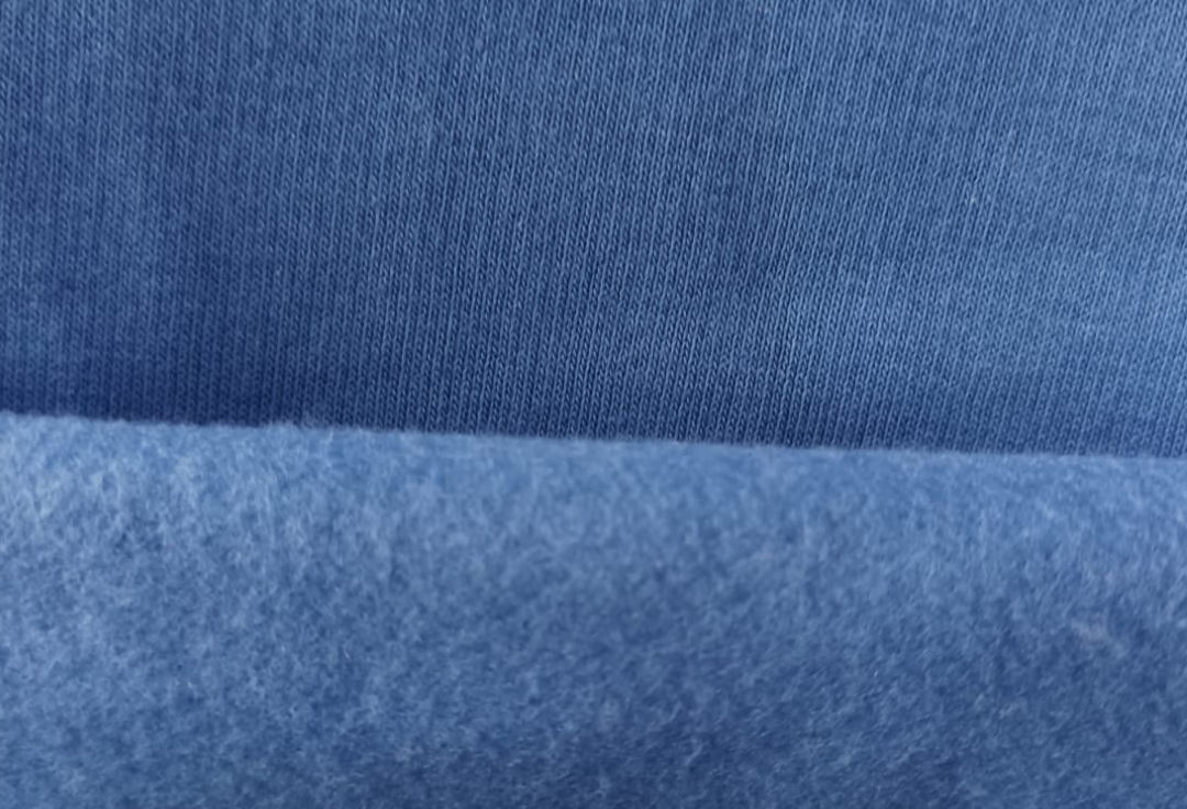 detail kain fleece katun